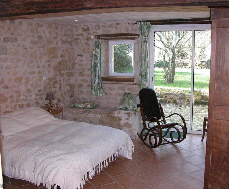 La Pertuzerie - Chambre "La Terrasse" in Saint-Savinien, Région de Saint-Jean-d'Angély