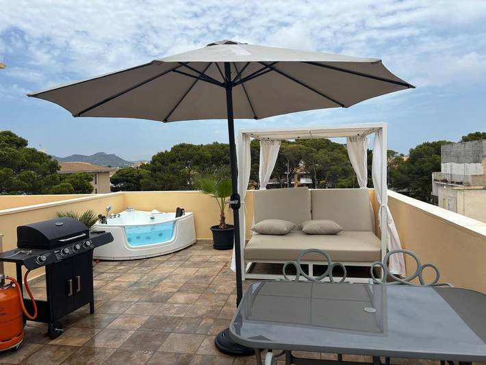 Ferienwohnung für 4 Personen, mit Balkon und Whirlpool sowie Terrasse und Ausblick