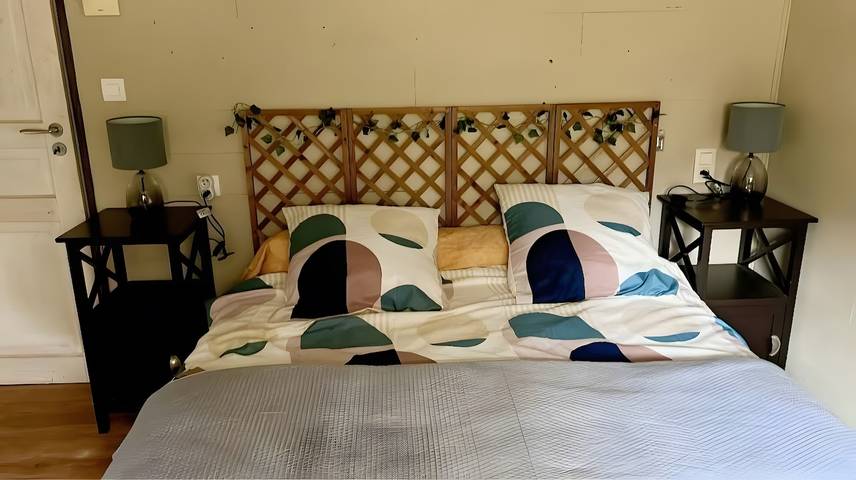 Ferienwohnung für 2 Personen, mit Garten und Seeblick in Arles