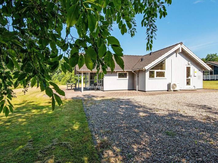 Ferienhaus für 6 Personen, mit Terrasse und Garten sowie Sauna und Whirlpool, mit Haustier in Arrild