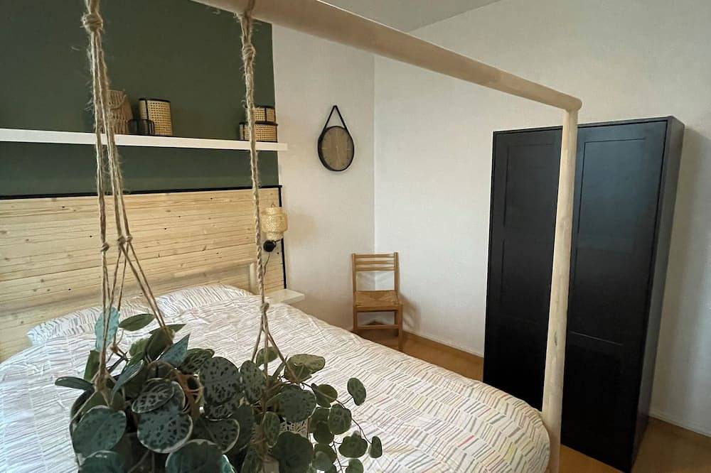 Entire apartment, A cocoon in the presbytery (with private parking) in Caen, Caen region