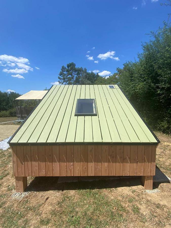 Location de vacances pour 4 personnes, avec jardin ainsi que vue et piscine dans Sainte-Suzanne-et-Chammes - 3