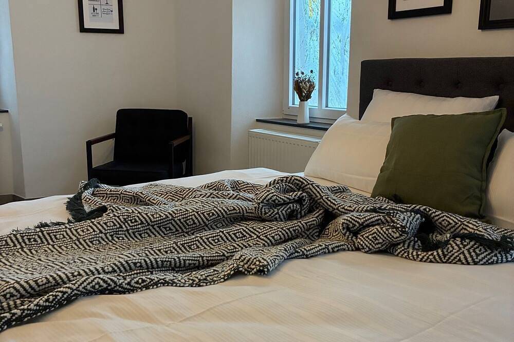 Geheel appartement, Apartment - ground floor apartment, 70 qm², new kitchen, terrace, parking lot, modern, up to 4 pers in Piesport, Bernkastel-Kues en Omgeving