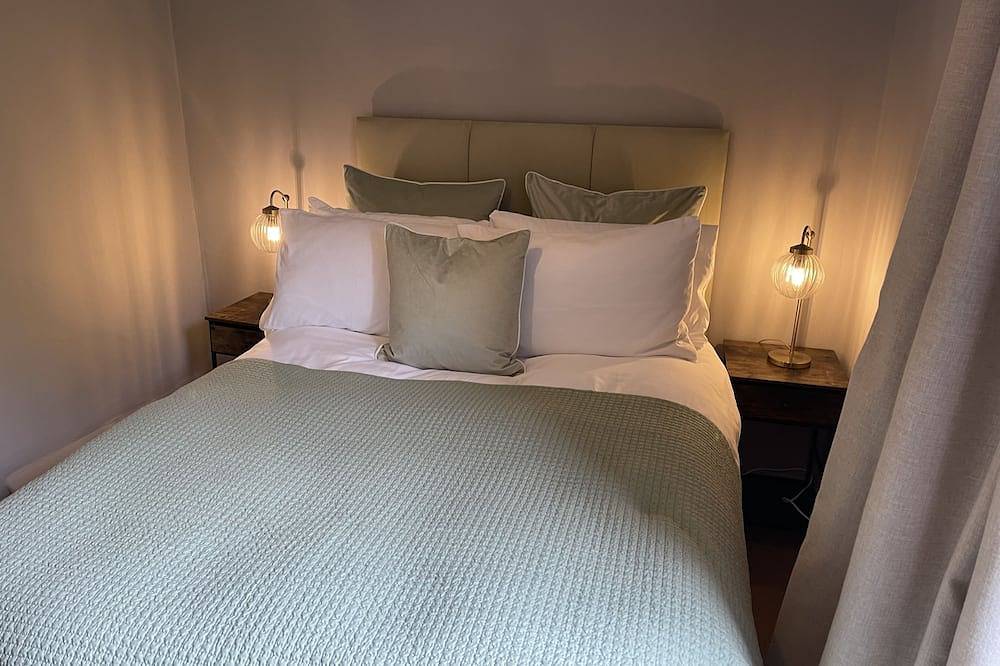 Entire apartment, Stylish Riverside Apartment set in a beautiful popular park. in Dumfries, Dumfries and Galloway