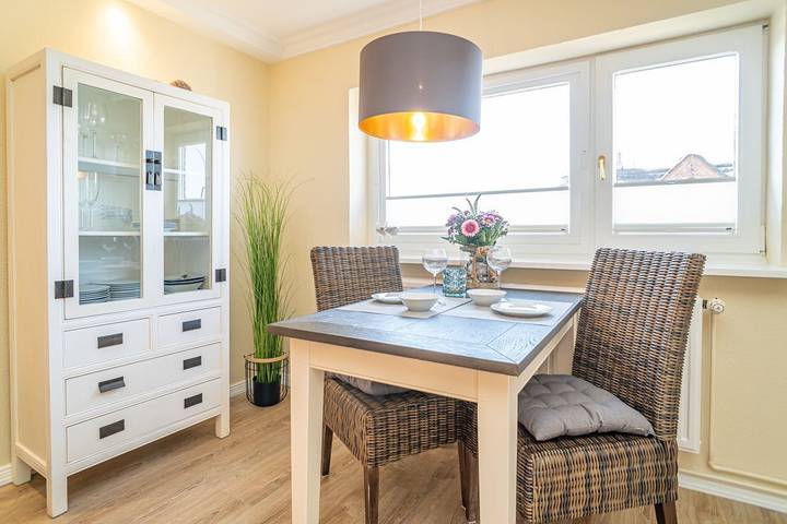 Ganze Wohnung, In Westerland, zentral unter Reet wohnen. in Westerland, Sylt (Gemeinde)