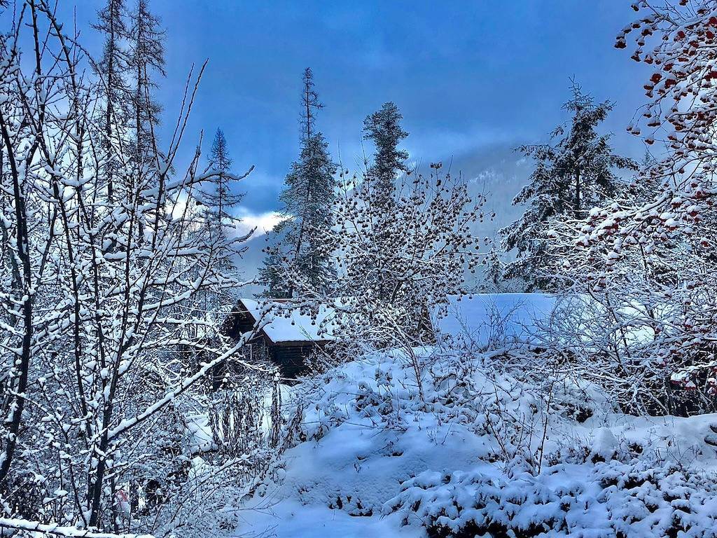 Cozy Log Cabin in Pristine Nature in Whitewater Ski Resort