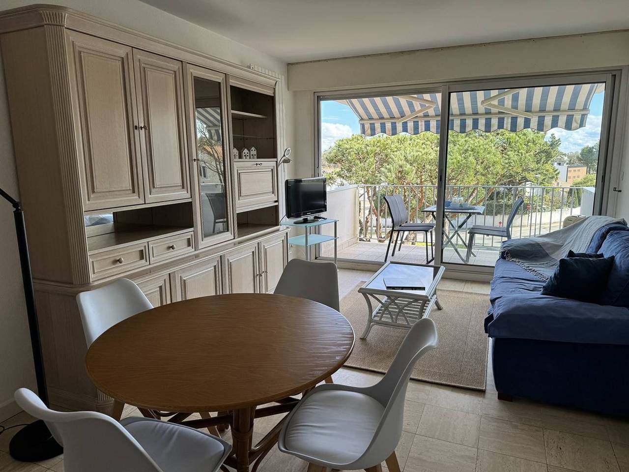 Apartamento entero, Estudio moderno 2* con balcón, centro St Palais, aparcamiento seguro in Saint-Palais-sur-Mer, Côte de Beauté