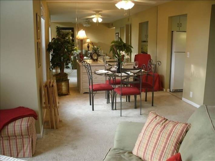 Vacation rental for 4 people, with pool and yard as well as balcony, with pets in Seabrook Island