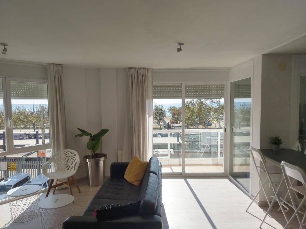 Appartement entier, Luxury Apartment Accommodation, next to beach & train station Calella in Calella, Costa del Maresme