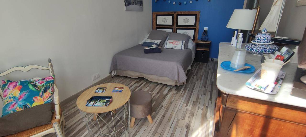 Double Room with Shared Bathroom in l'Ayguade, Hyeres