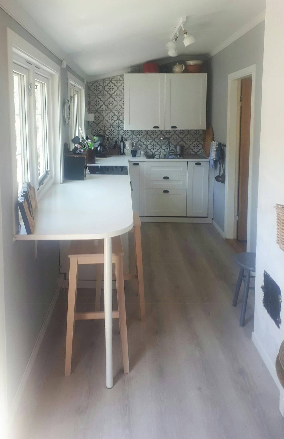 Hytte med midnatssol ved Kvåsefjorden in Kristiansand