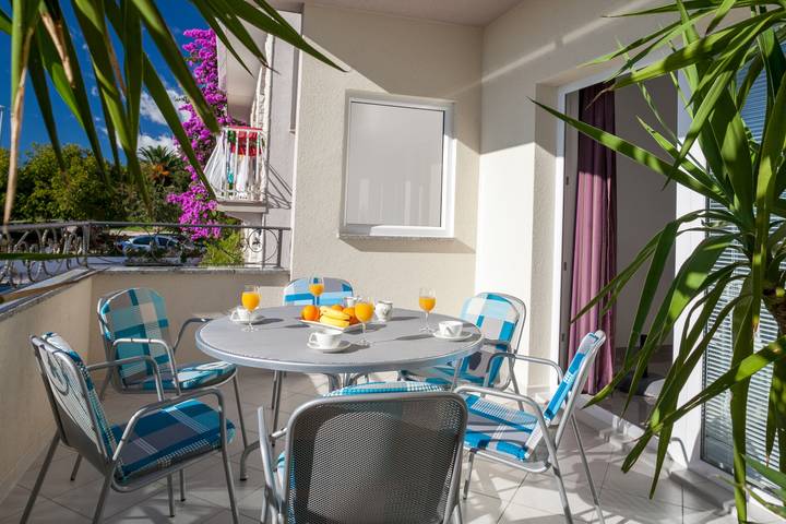 Apartament wakacyjny dla 9 osób, z balkon/ taras w Tučepi