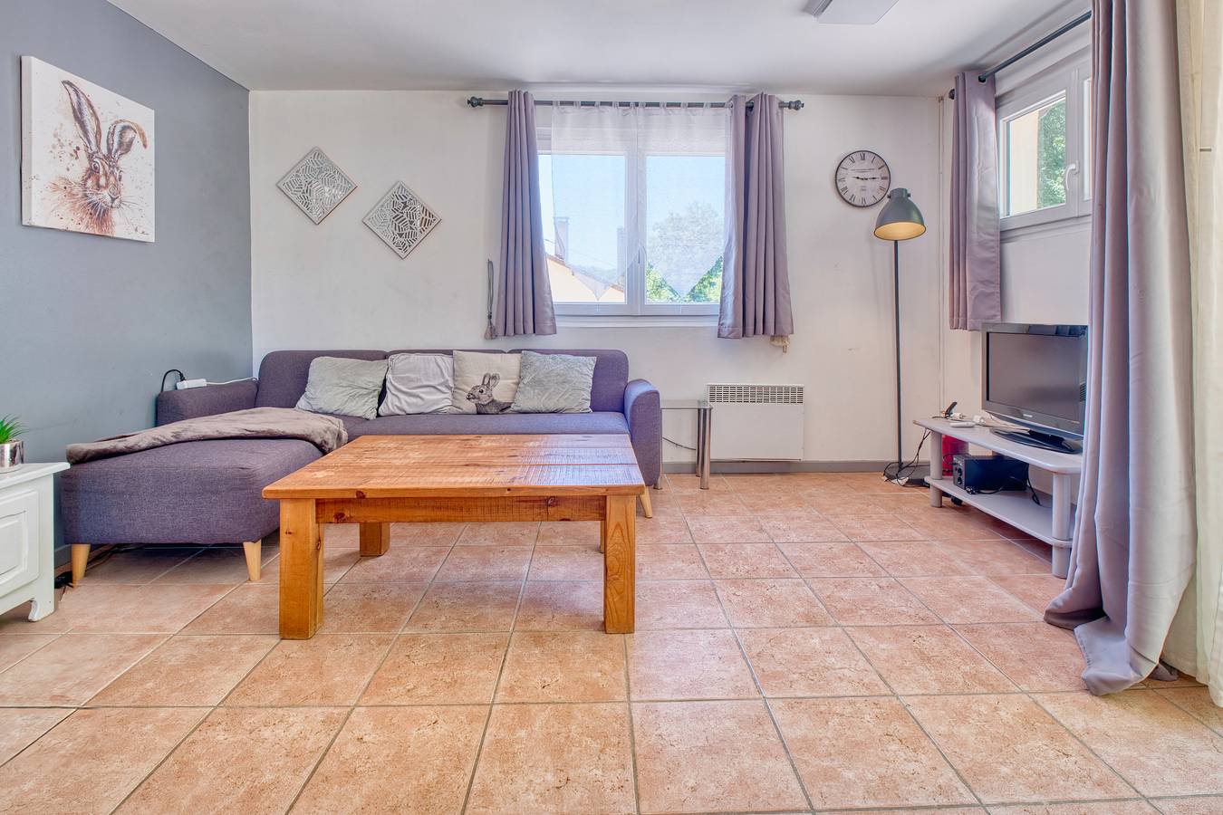 Entire apartment, Apartment 'Hare' with Shared Pool, Wi-Fi and Air Conditioning in Bergerac, Périgord Pourpre