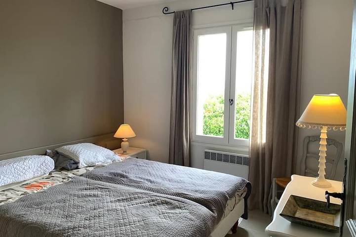 Location de vacances pour 7 personnes, avec terrasse et jardin, animaux acceptés dans Golf de Pont Royal - 4