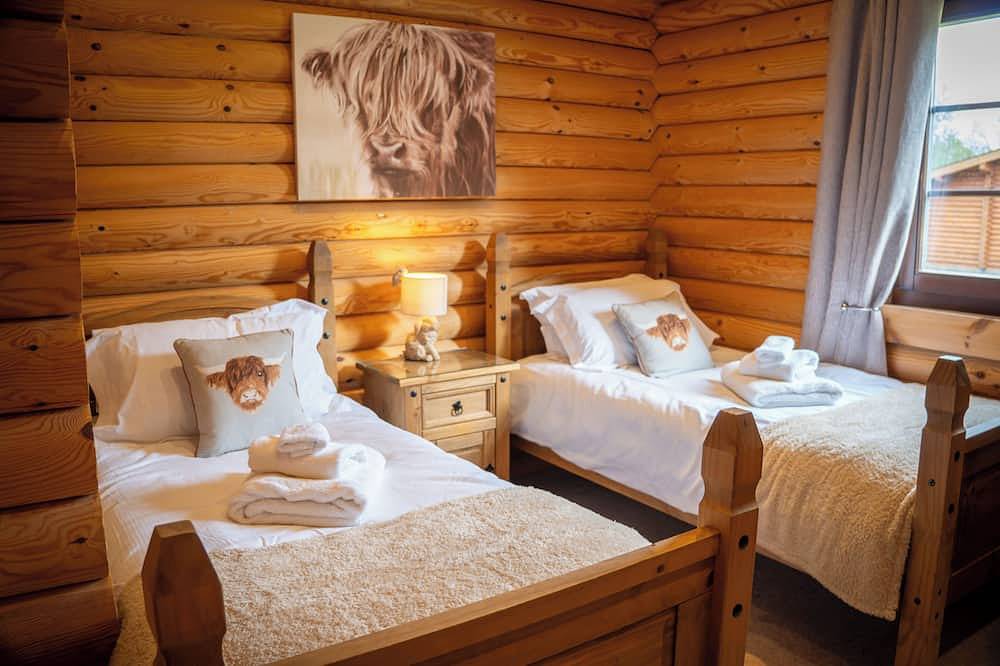 Vermont Lodge - Large Luxury Scandinavian Log Cabin with Hot Tub - Felmoor Park in Northumberland