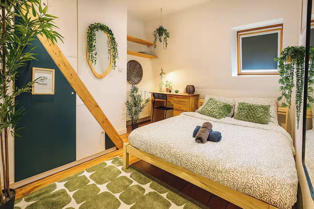 Large house ideal for groups or families! 13 people near Lille in Ronchin, Lille region