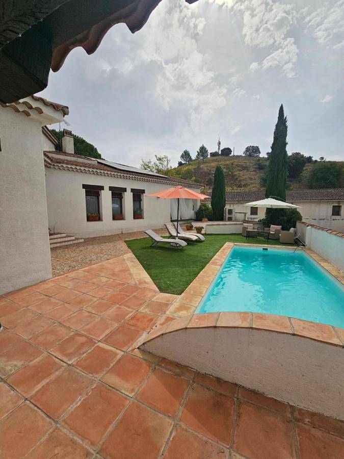 Chalet para 4 personas, con terraza además de piscina y vistas, Se admiten mascotas - 1