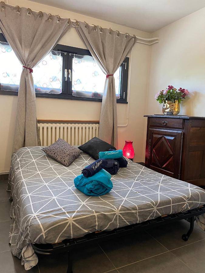 Appartement de vacances entier, Chambre avec Spa et Sauna privatisés in Bourg-en-Bresse, Région de Bourg-en-Bresse