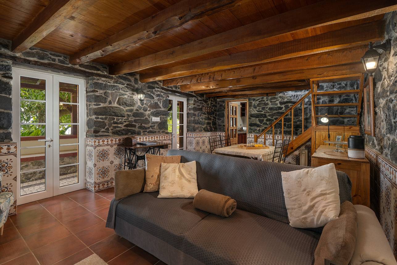 Cliff-top location, tranquil | Stonecliff Cottage in Arco da Calheta, Isla de Madeira