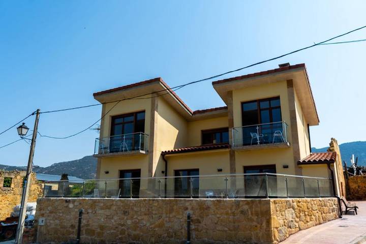 Casa rural para 6 personas, con Balcón además de Terraza y Vistas en Parque Natural Montes Obarenes-San Zadornil