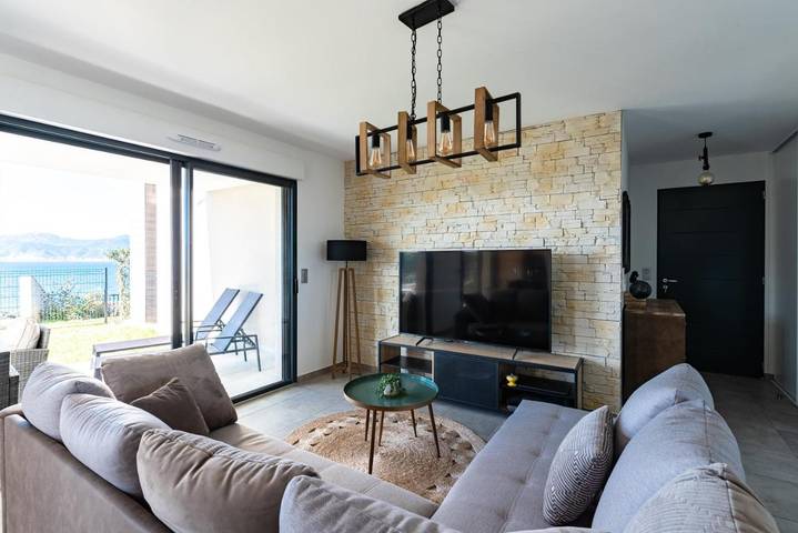 Gîte pour 4 personnes, avec terrasse et jardin dans Plage de la Stagnola - 2