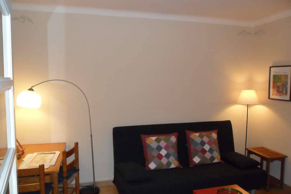 Entire apartment, House in rural area with garden, 10 minutes from the center of Girona. in Girona, Gironès