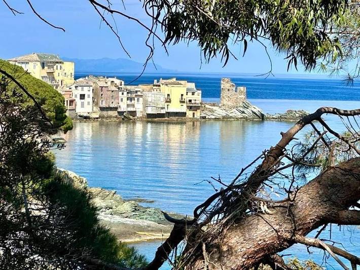 Chambre d’hôte pour 2 personnes, avec Terrasse ainsi que Jardin et Vue à Brando