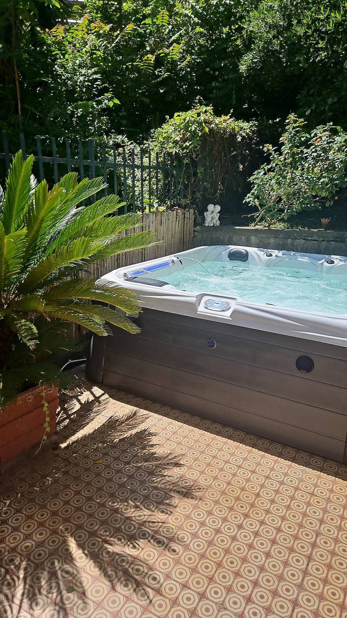 Appartamento per 5 persone, con giardino e idromassaggio, adatto a famiglie con bambini a Rapallo