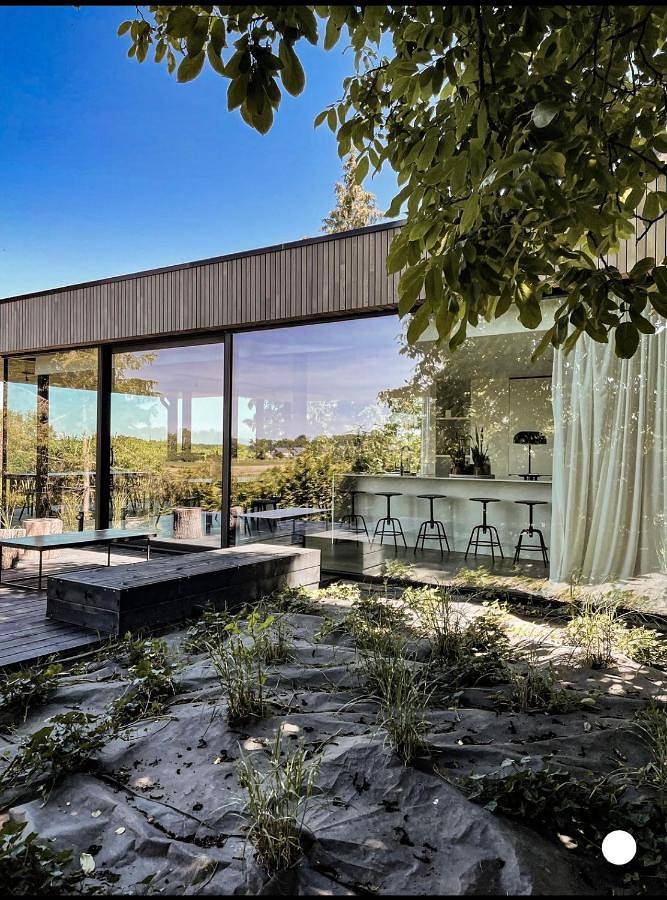 Location de vacances pour 8 personnes, avec Jacuzzi ainsi que Terrasse et Jardin dans Aye
