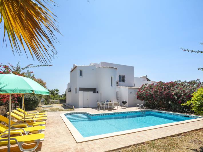 Gîte pour 6 personnes, avec terrasse et jardin