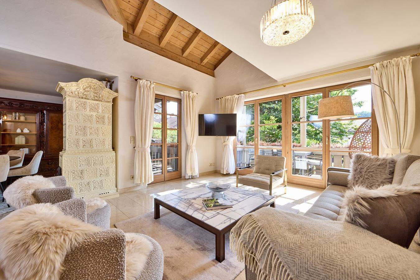 Entire apartment, Alpine luxury in a breathtaking oasis in the heart of Garmisch-Partenkirchen. in Garmisch-Partenkirchen, Bavarian Alps