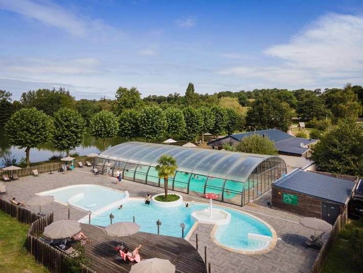 Location de vacances pour 5 personnes, avec terrasse ainsi que bassin pour enfant et piscine à Baguer-Pican - 2