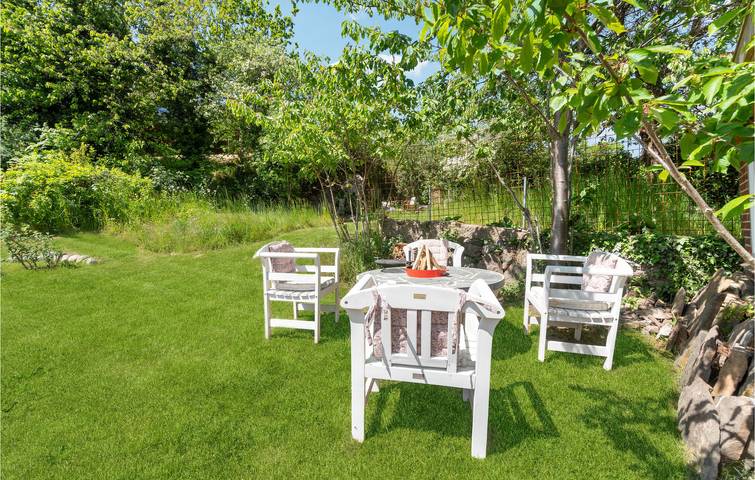Ferienhaus für 6 Personen, mit Terrasse und Garten in Svaneke - 3