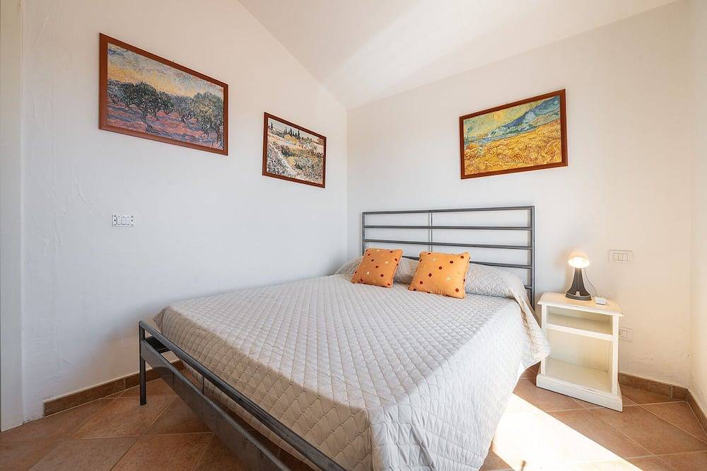 Villa Mariposa – Pool & Garden, 500m walk to Beach in Sant'Elmo, Cagliari Provinz