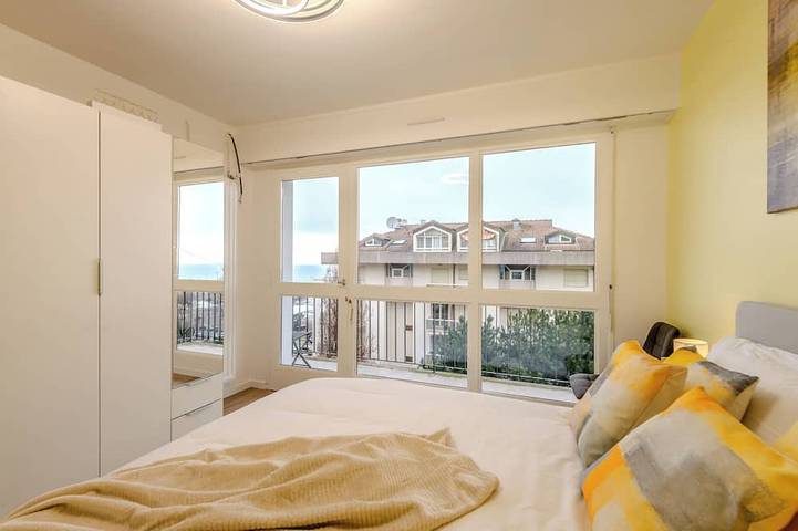 Apartamento entero, À Quelques Pas du Lac Léman • 2Br • Lake View • Walk to Lake & Town in Évian-les-Bains, Thonon-les-Bains region