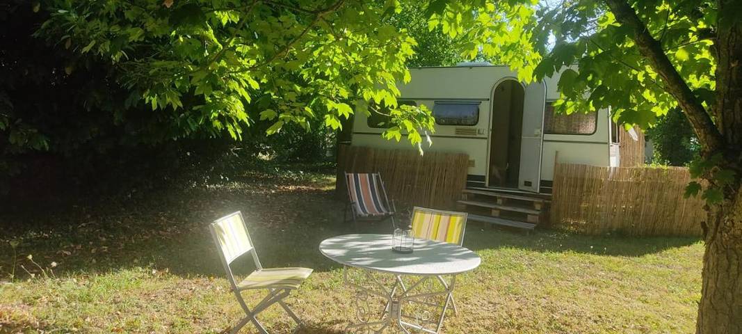 Location de vacances pour 2 personnes, avec terrasse ainsi que vue et jardin dans Vandré - 2
