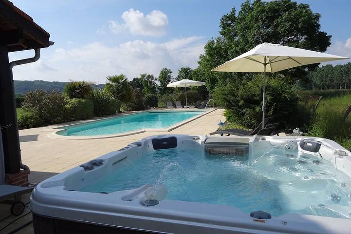 Gîte pour 7 personnes, avec jacuzzi et jardin à Castelnau-Rivière-Basse