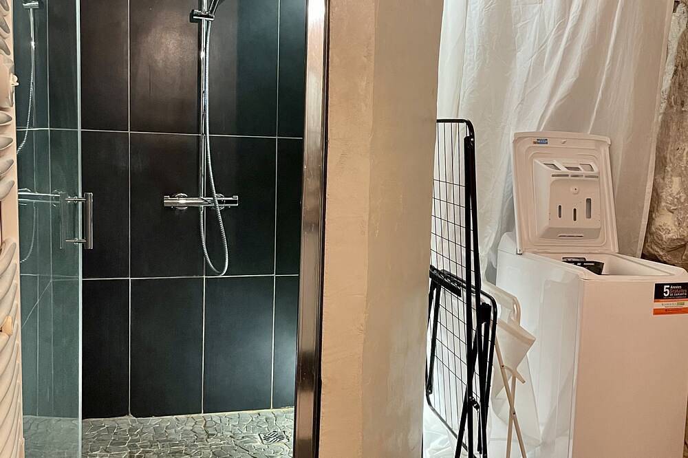 Appartement entier, Troglodyte du Petit Coteau dans le centre de Vouvray in Vouvray, Région de Tours