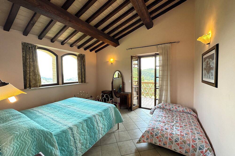 Lovely Country House For Families And Friends With Reserved Pool in Gualdo Cattaneo, Perugia Provinz