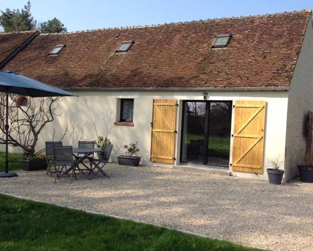 Location de vacances pour 2 personnes, avec terrasse ainsi que vue et jardin à Vitry-aux-Loges - 4