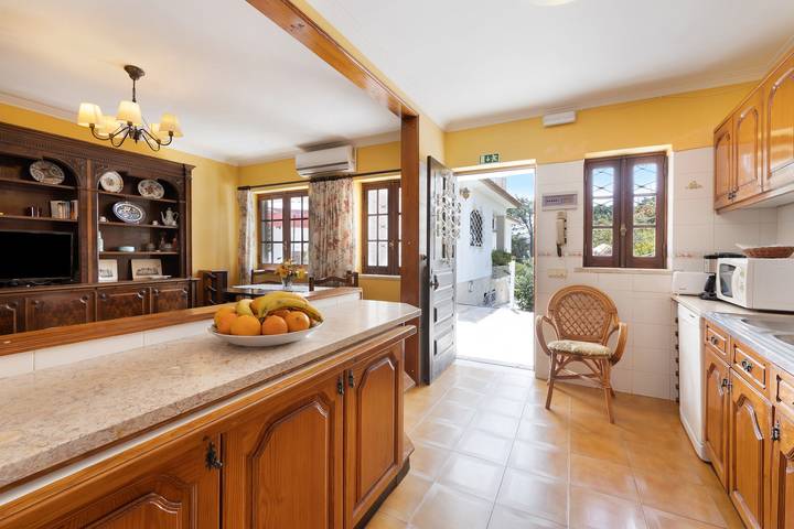 Villa 'Cottage Sete Mares' with Mountain View, Wi-Fi and Air Conditioning in Colares, Costa de Lisboa