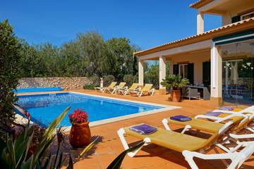 Villa voor 8 Personen in Carvoeiro, Estômbar e Parchal, Afbeelding 1