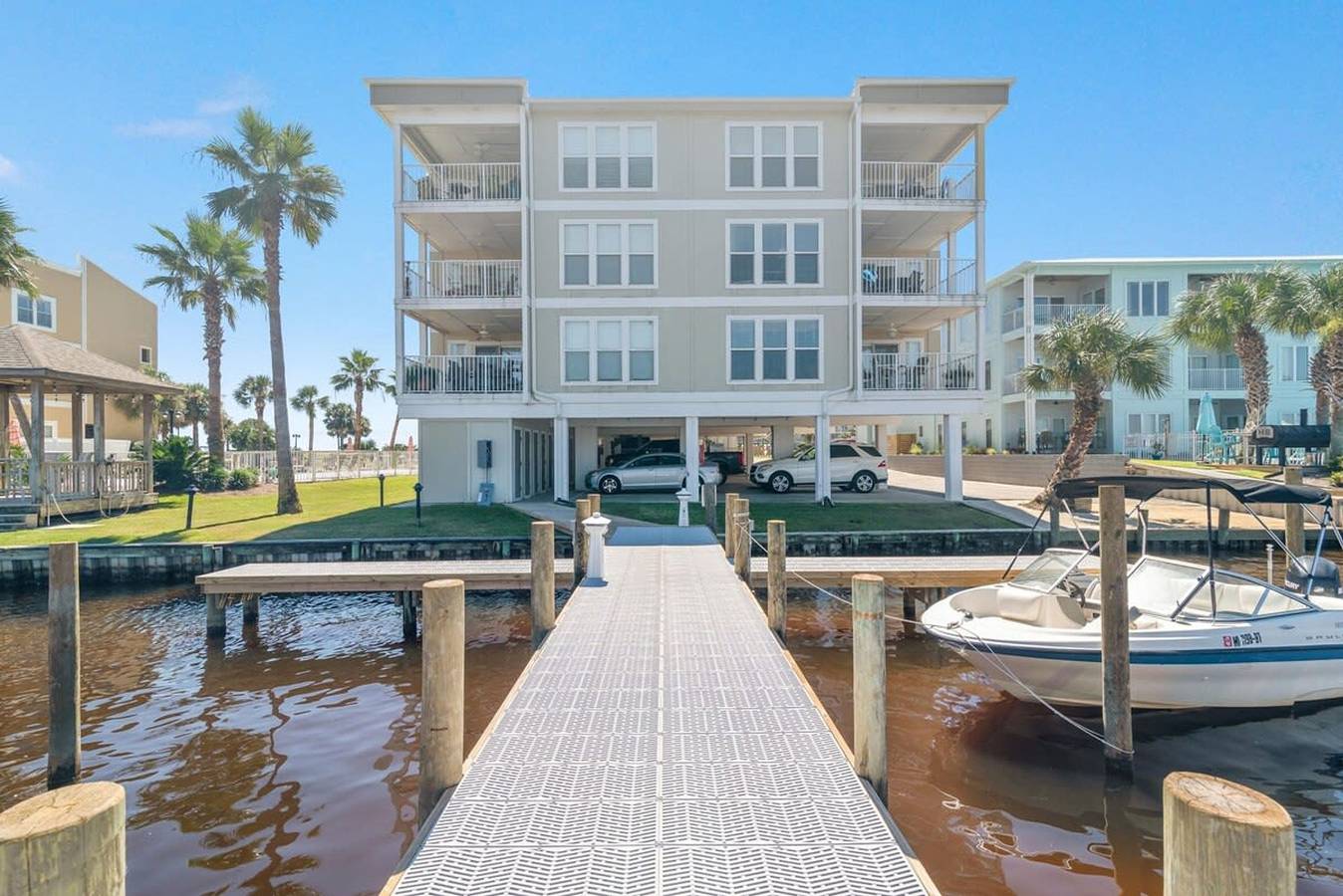Entire apartment, Portside 204: Best of Beach & Bay in Orange Beach, Baldwin County