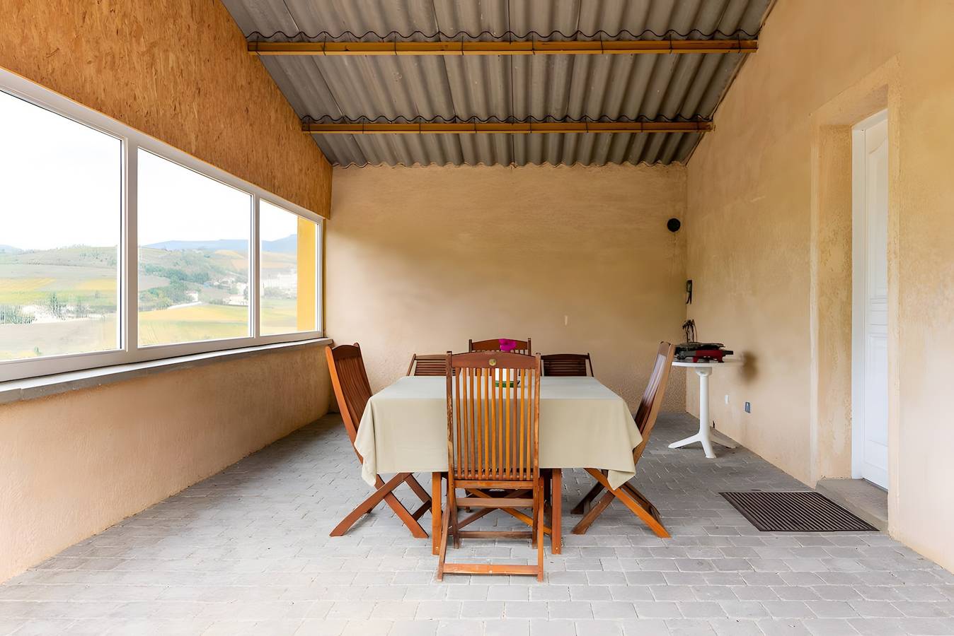 Ganzes Studio, Studio 'Domaine De La Chambarde' mit Bergblick, Wlan und Klimaanlage in Létra, Beaujolais