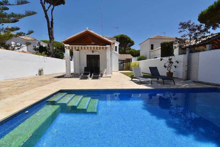 Chalet para 7 personas, con jardín además de piscina y terraza en Chiclana de la Frontera