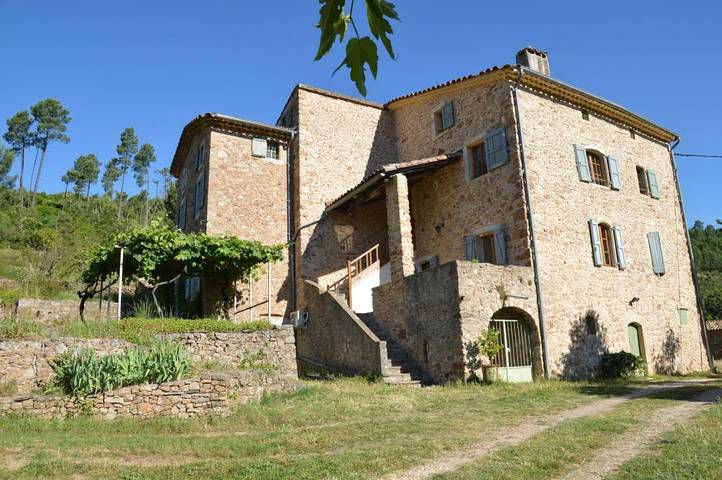 Chambre d’hôte pour 4 personnes, avec vue ainsi que jardin et piscine