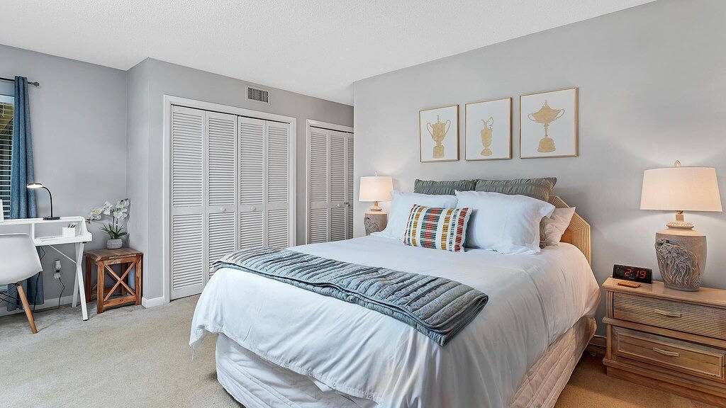 Ganze Wohnung, Pinseeker, a greenside condo on No. 5 - Walk to Pinehurst Clubhouse in Pinehurst, Moore County