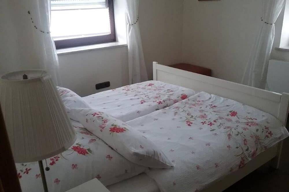 Geheel appartement, Gemütliches Domizil (65qm) mit eigener bestuhlter Terrasse in Frankenalb