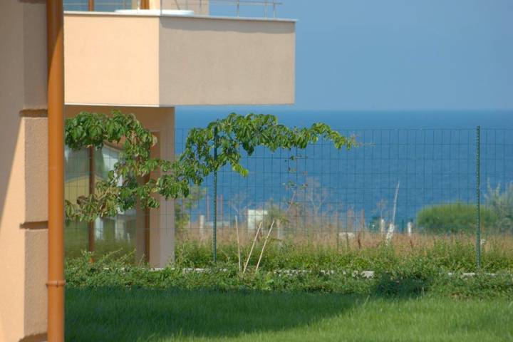 Apartahotel para 2 personas, con piscina para niños y vistas además de jardín y piscina en Bulgaria