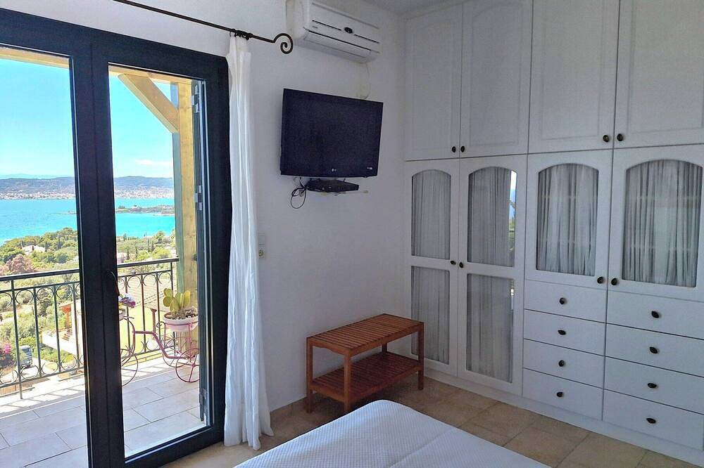 \"Ein Stück Himmel\". Villa mit herrlichem Meerblick,Pool und Spielzimmer in Porto Heli, Argolis
